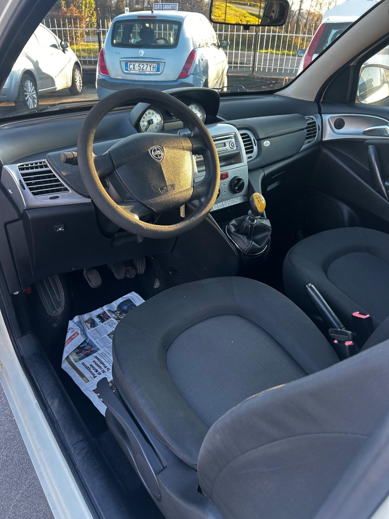 Lancia Ypsilon 1.2 69 CV Unyca