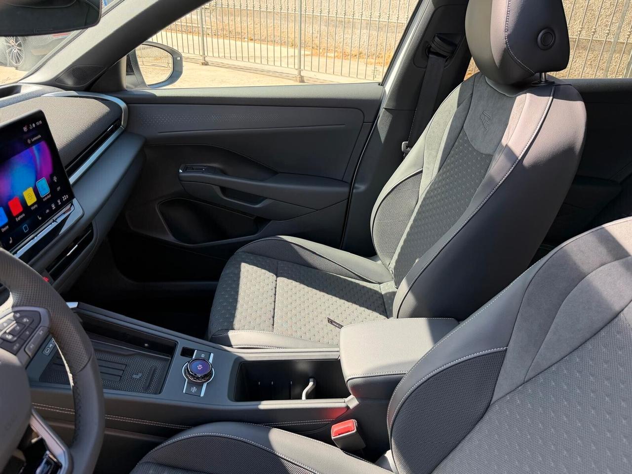 Volkswagen T-Roc 1.5 eTSI ACT 150 CV DSG R-Line