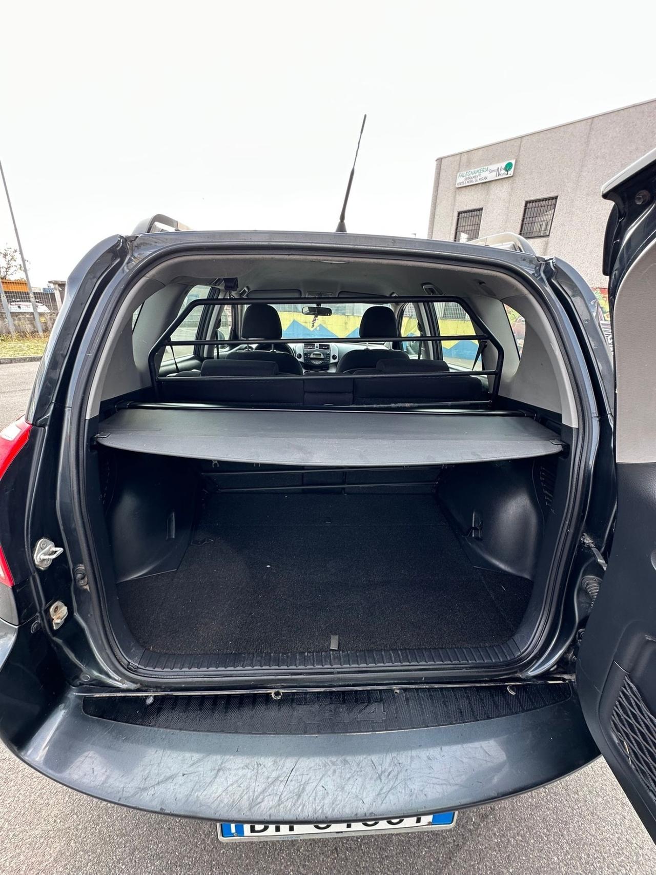 Toyota Rav 4 5 posti autocarro