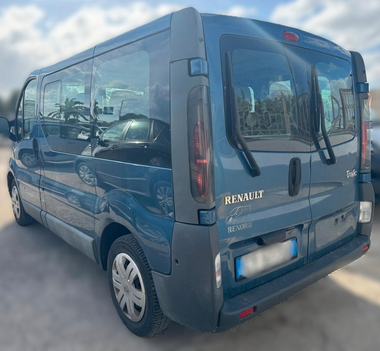 Renault Trafic 100 dCi Pack Clim 9 posti