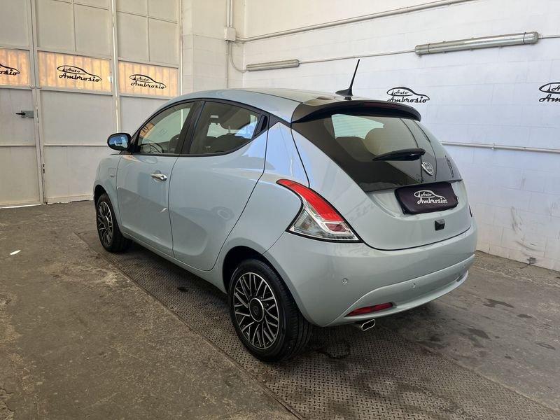 Lancia Ypsilon 1.0 FireFly 5 porte S&S Hybrid Platino TUA DA 159,00 al mese