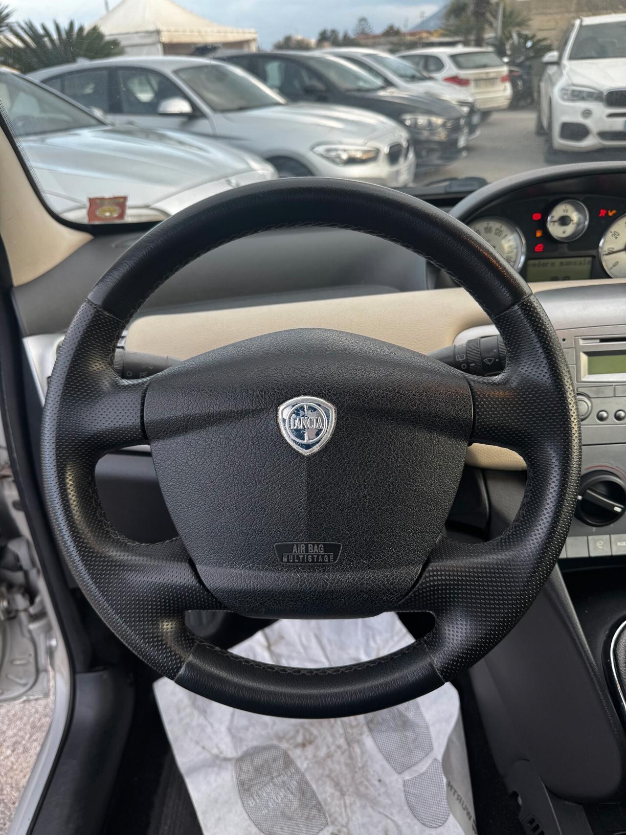 Lancia Ypsilon 1.3 MJT 75 CV Oro