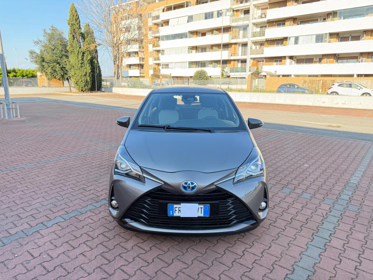 Toyota Yaris 1.5 Hybrid Business