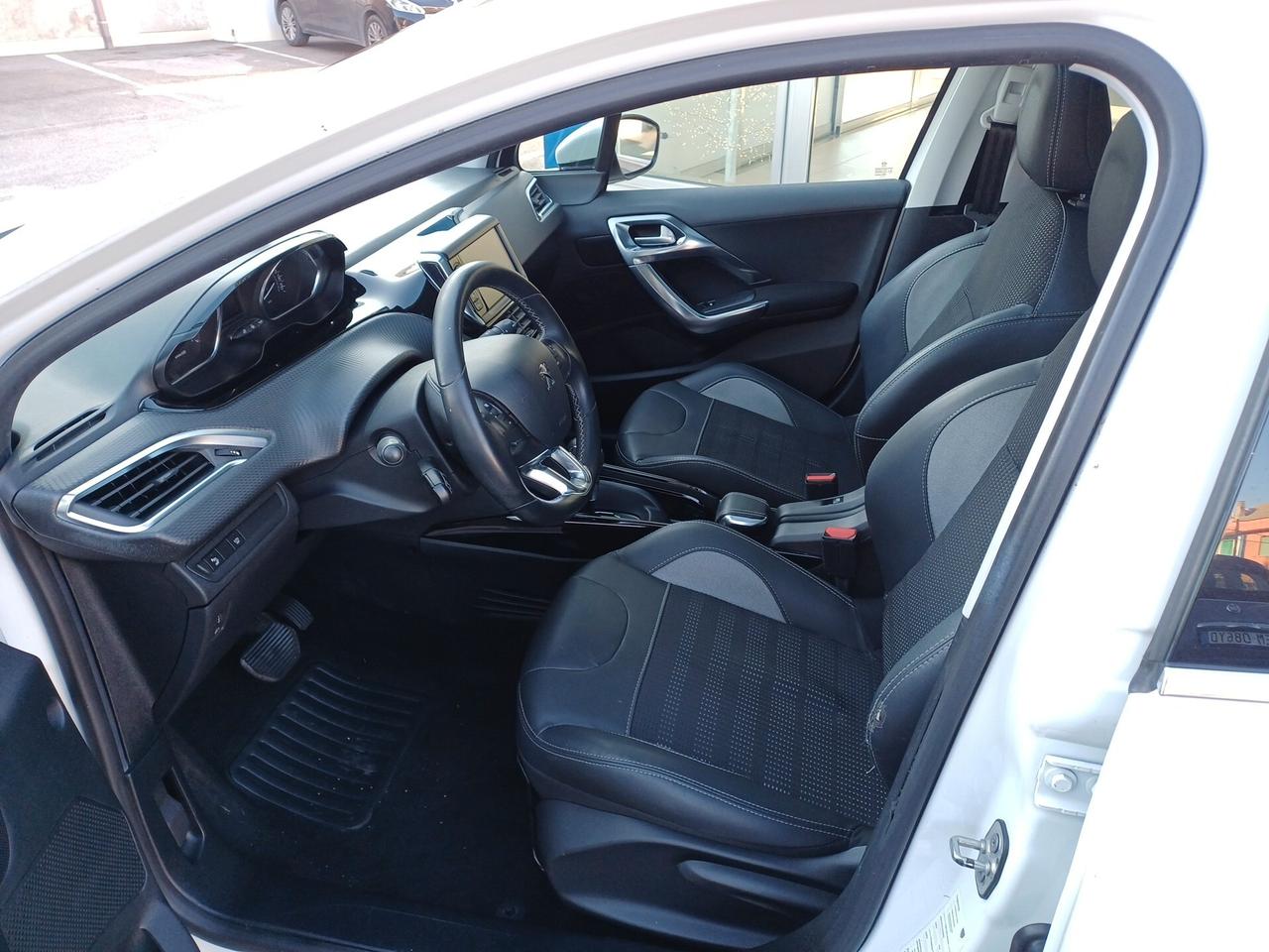 Peugeot 2008 PureTech Turbo 110 EAT6 S&S Black Matt