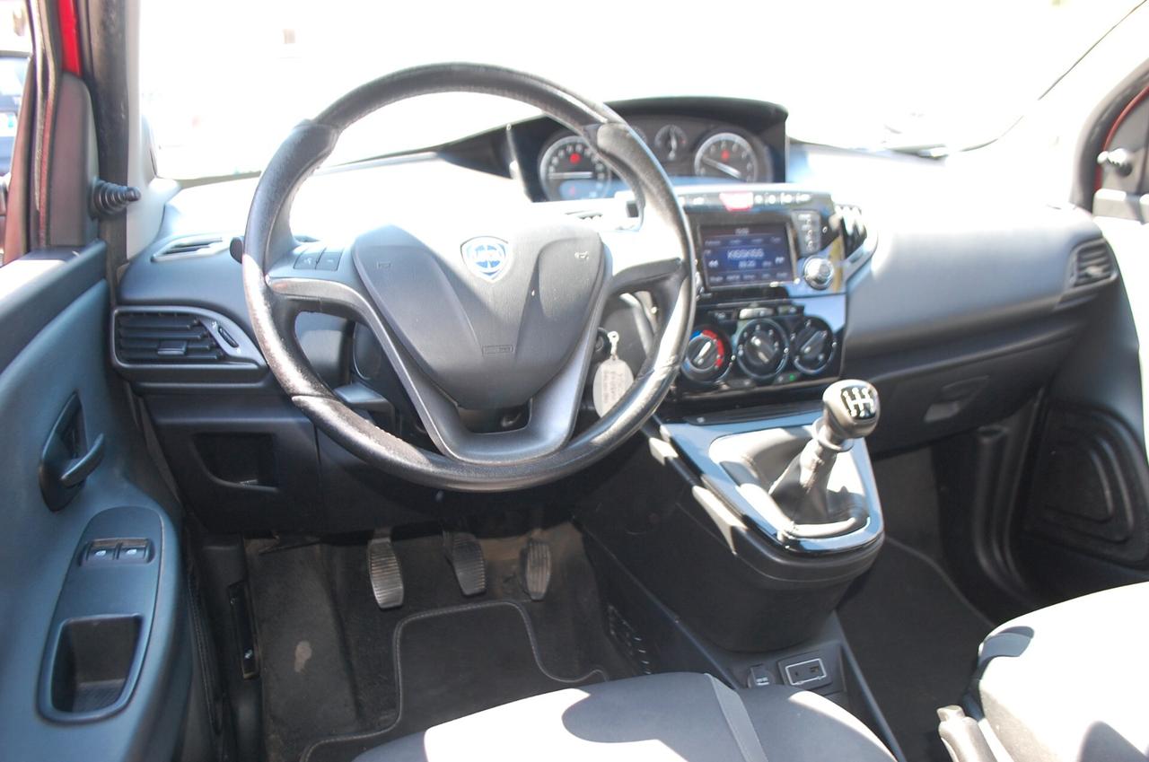 Lancia Ypsilon 1.2 Gold ecochic Gpl 69CV Uff Italy Bluetooth USB