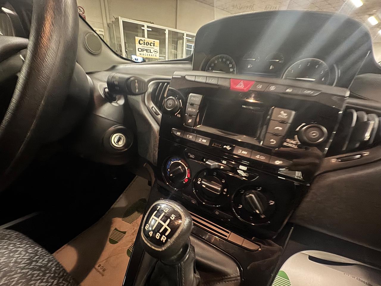 Lancia Ypsilon 1.0 FireFly 5 porte S&S Hybrid Ecochic Silver