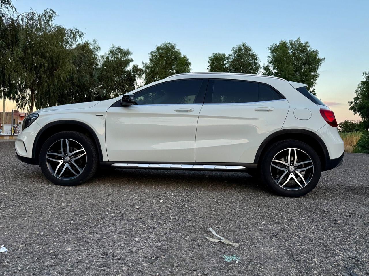 MERCEDES- BENZ GLA 200 D AUTOMATIC SPORT