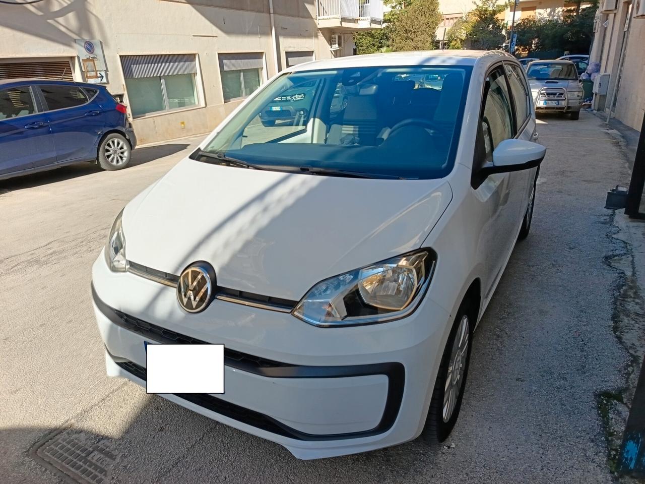Volkswagen UP! 1.0 5p. move km 42000- ok neopatentati