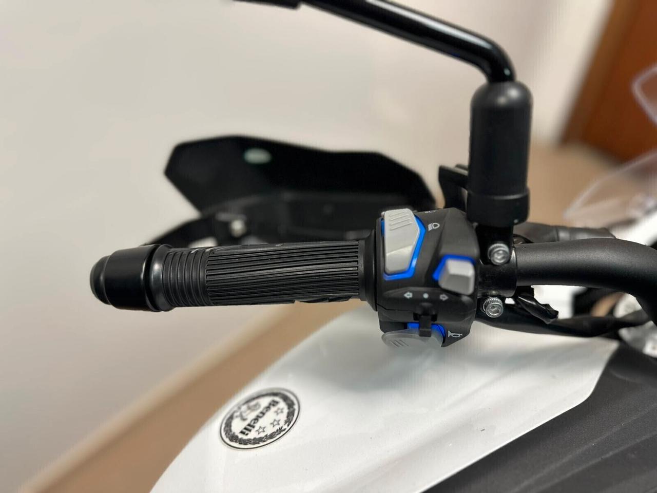 BENELLI TRK 502 X TRK502X + SET 3 VALIGE 2024