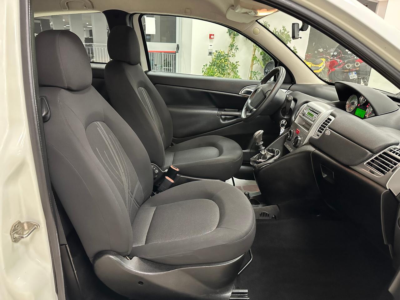 Lancia Ypsilon 1.2 69 CV Unyca - 2011