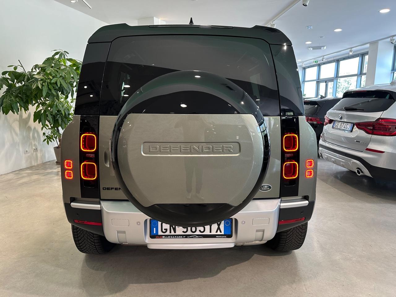 Land Rover Defender 110 3.0D I6 200 CV AWD Auto SE