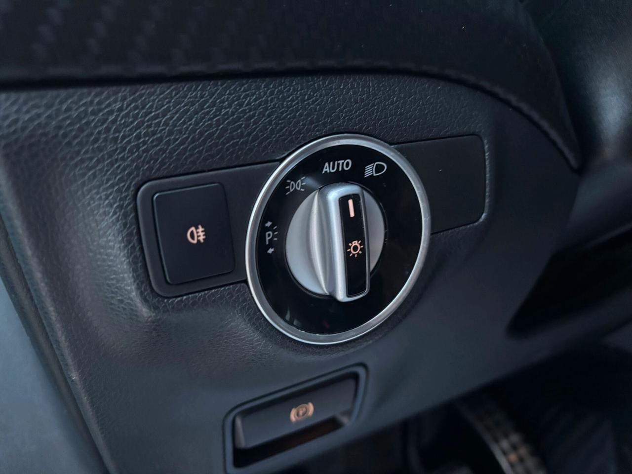 Mercedes A180d Premium Dark Night - 11/2016