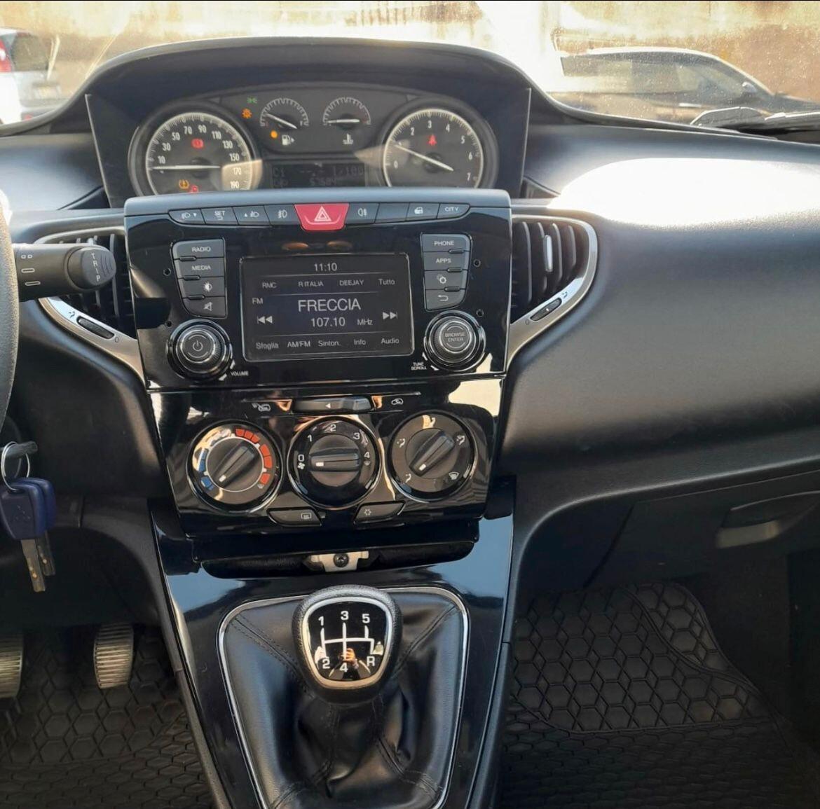 Lancia Ypsilon 1.2 69 CV 5 porte Gold