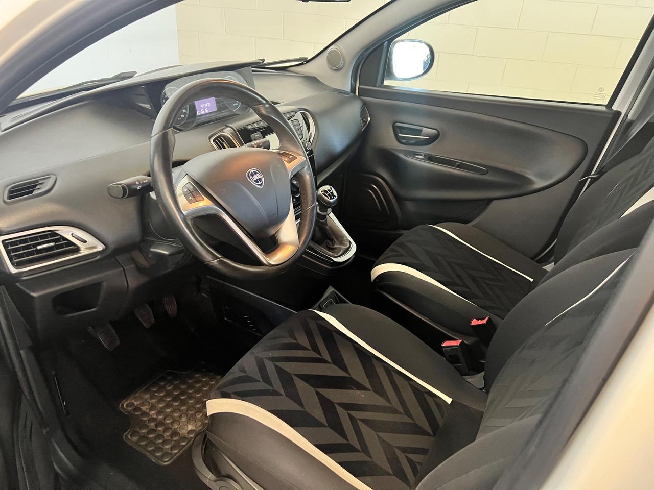 Lancia Ypsilon 1.2 69 CV 5 porte Gold