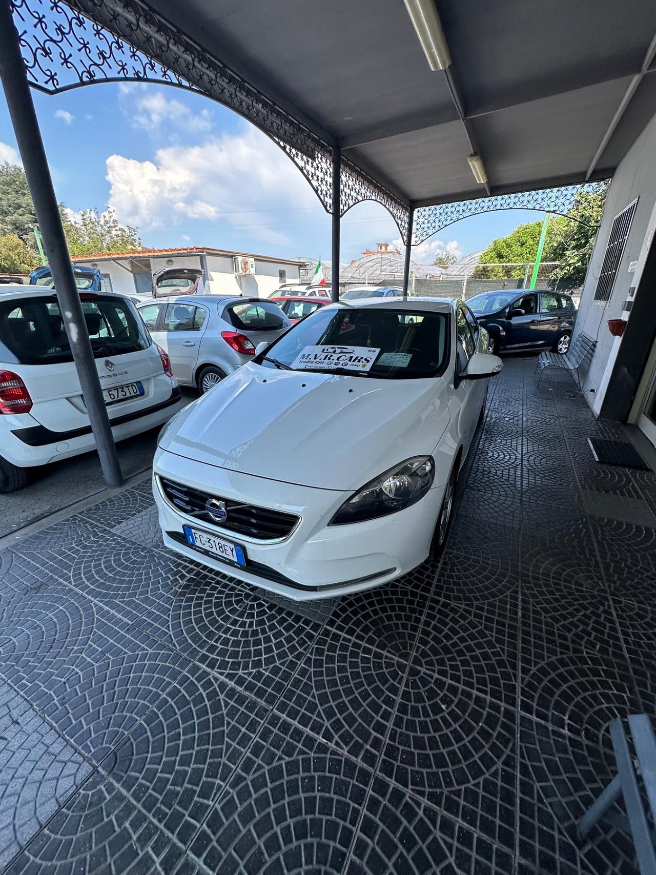 Volvo V40 D2 R-design Momentum