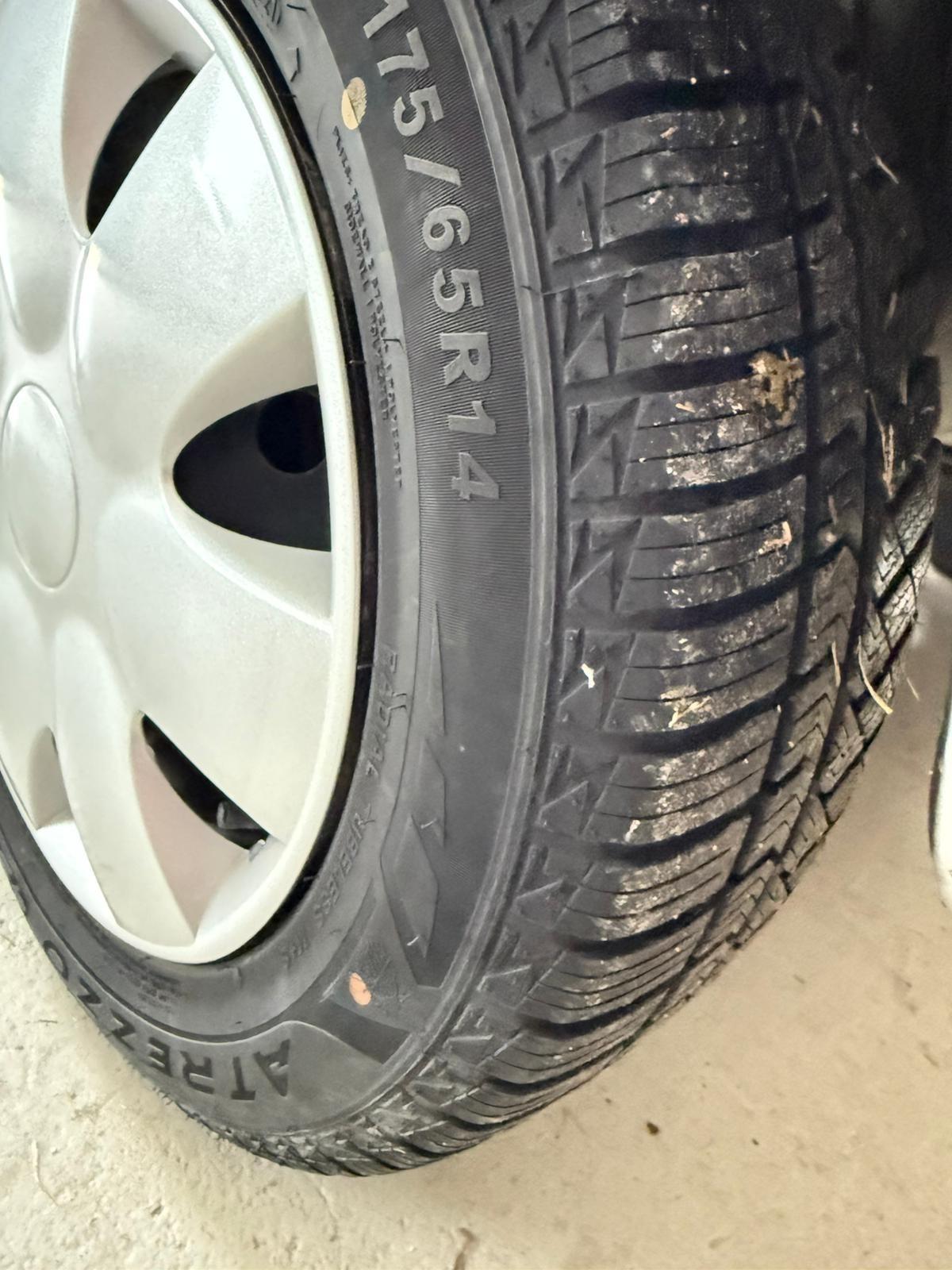 Toyota Yaris 1.0i 16V cat 5 porte