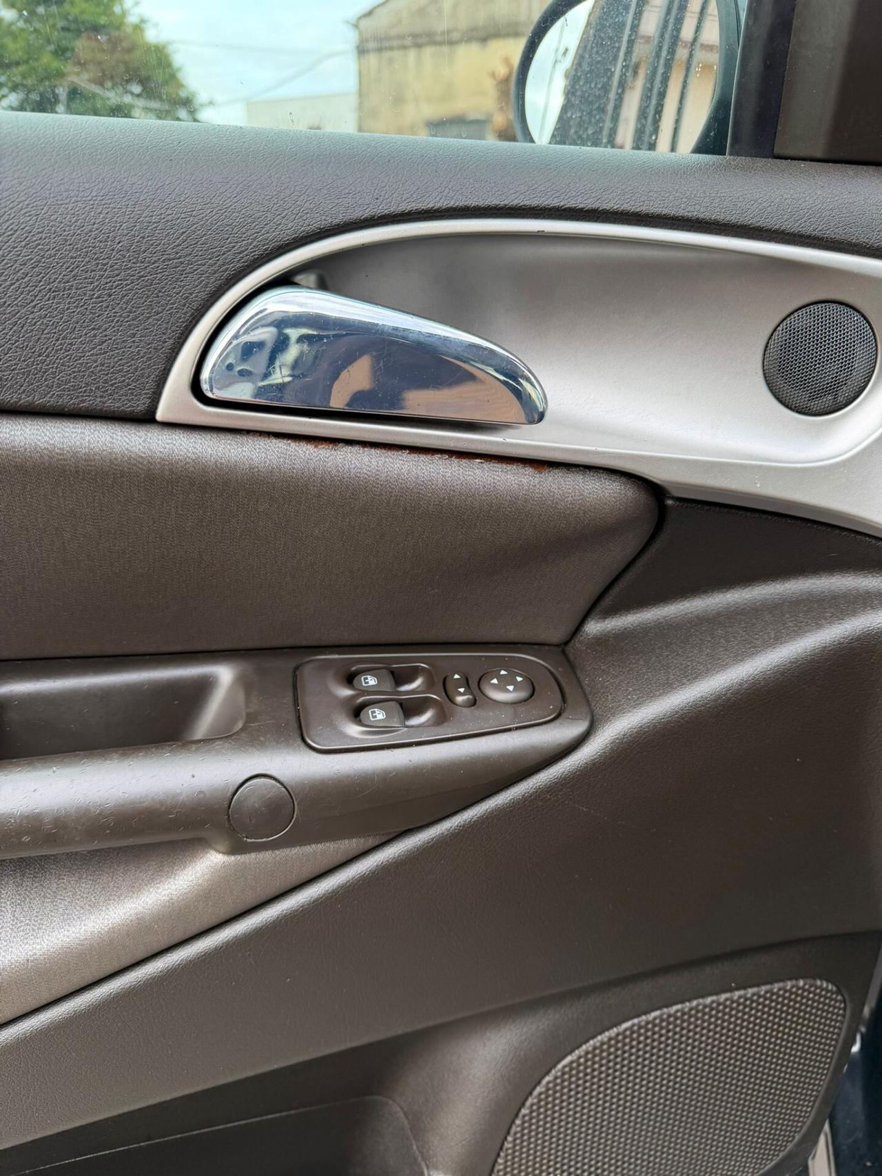 Lancia Ypsilon 1.3 MJT 75 CV Argento