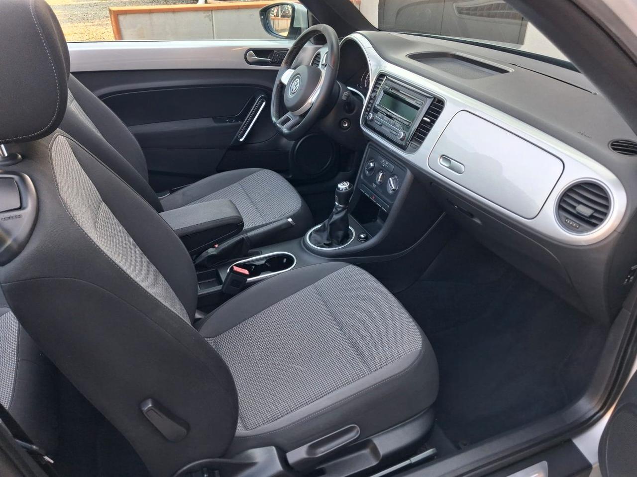 Volkswagen Maggiolino Cabrio 1.6 tdi CABRIO Design 105cv