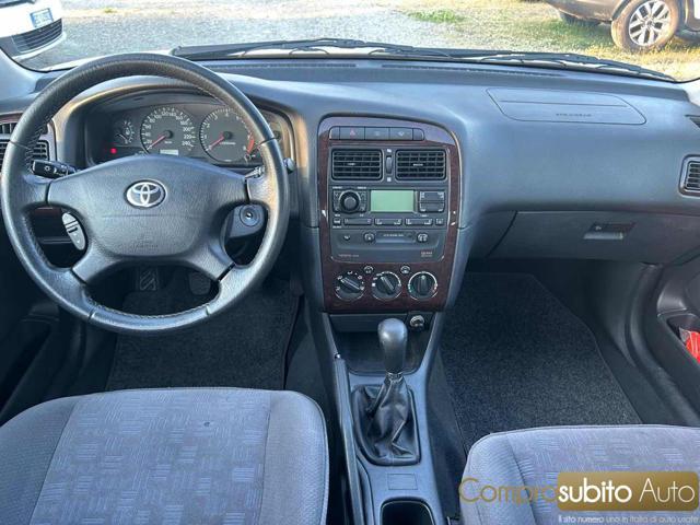 TOYOTA Avensis 1.6i 16V cat