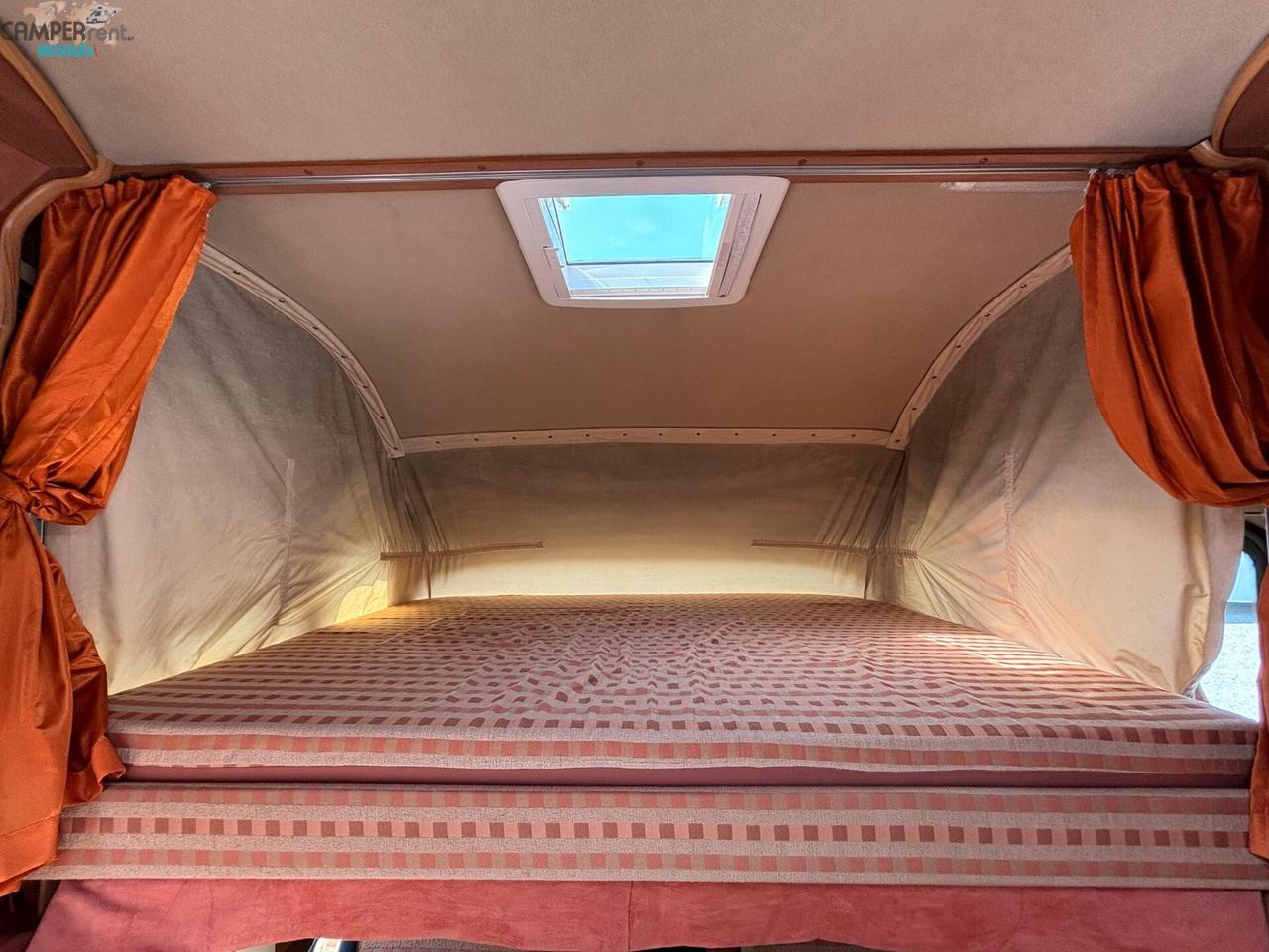 CARTHAGO CHIC I 47 - motorhome con letto matrimoniale in coda ed ampio garage