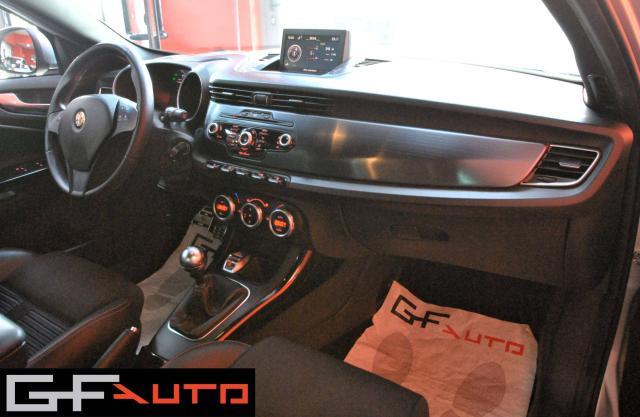 Alfa Romeo Giulietta Giulietta III 2010 1750 tbi Quadrifoglio Verde 235cv