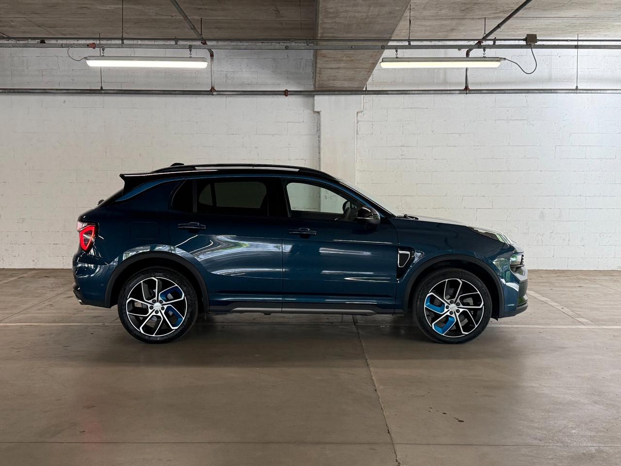 Lynk&co 01 PHEV More