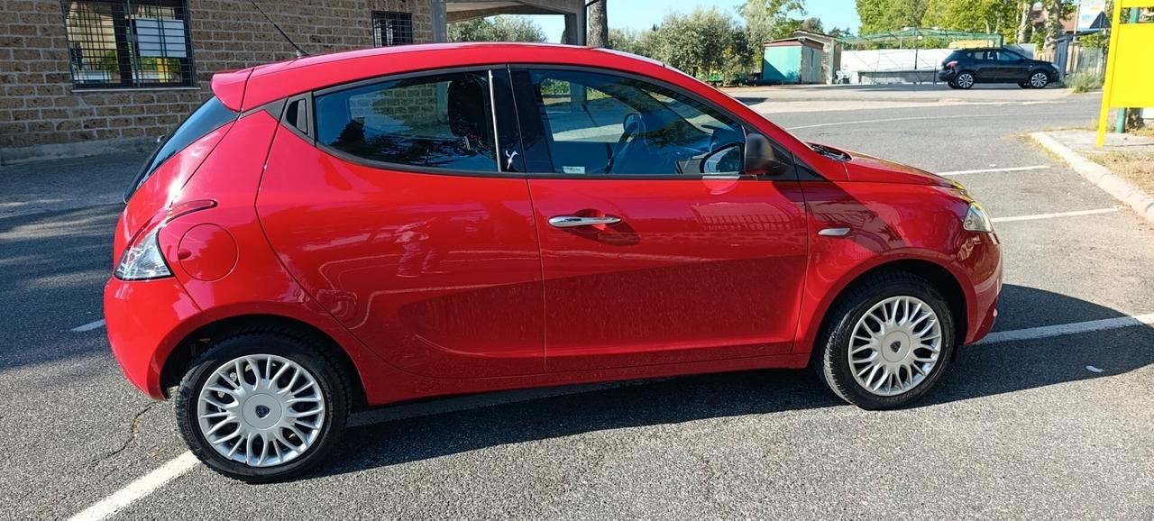 Lancia Ypsilon 1.2 5 porte Gold NEOPATENTATI