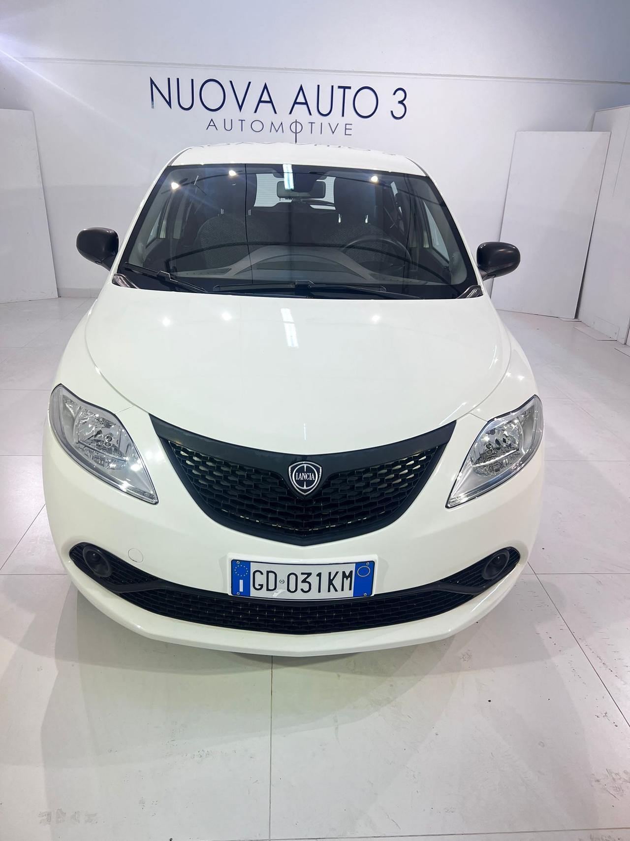 Lancia Ypsilon 1.0 FireFly 5 porte S&S Hybrid Silver