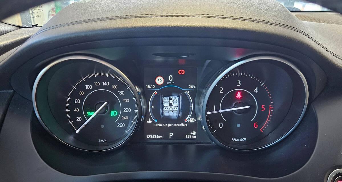 Jaguar E-Pace 2.0d i4 R-Dynamic awd 180cv auto