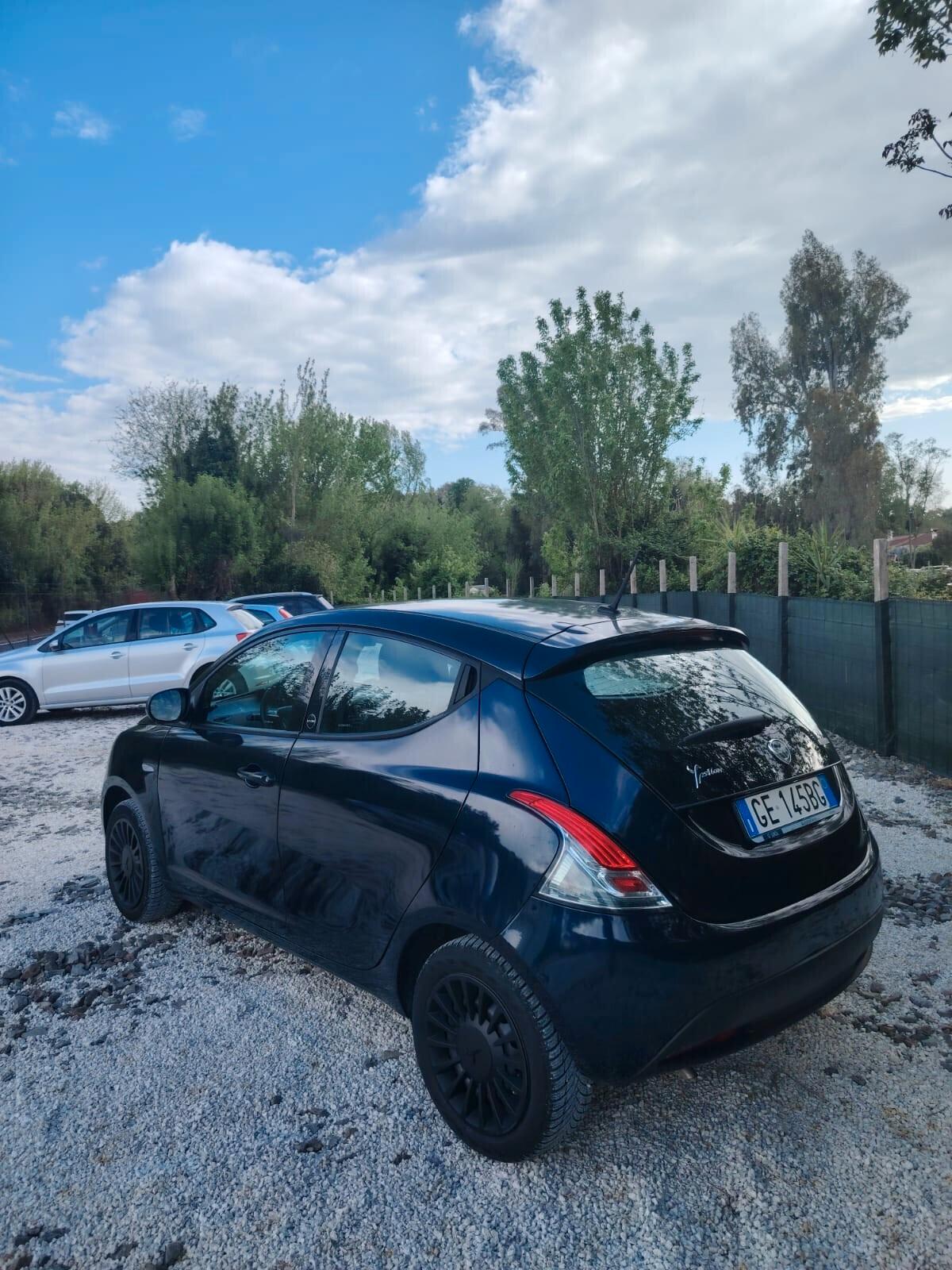 Lancia Ypsilon 1.0 FireFly 5 porte S&S Hybrid Ecochic Gold