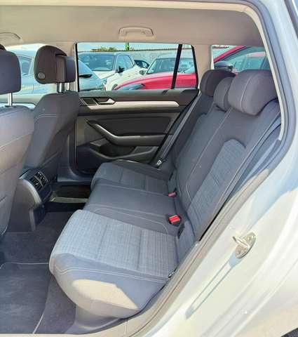 Volkswagen Passat Variant 2.0 tdi R-Line Executive 150cv dsg