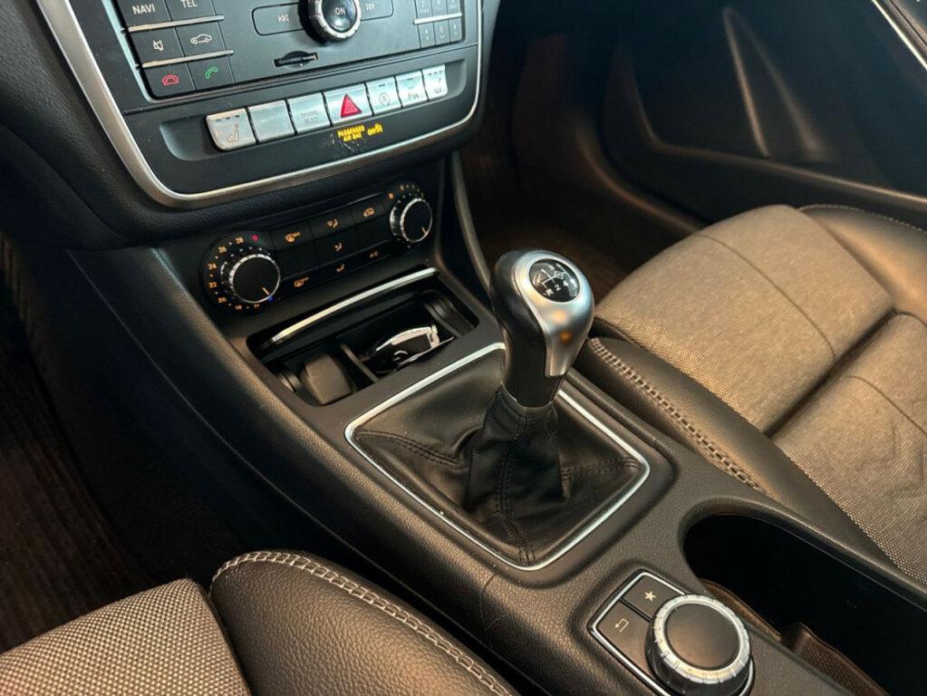 Mercedes GLA 180 180 Business 7G-DCT