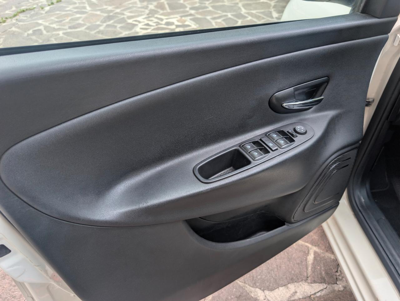 Lancia Ypsilon 1.2 69 CV 5 porte GPL Ecochic Platinum