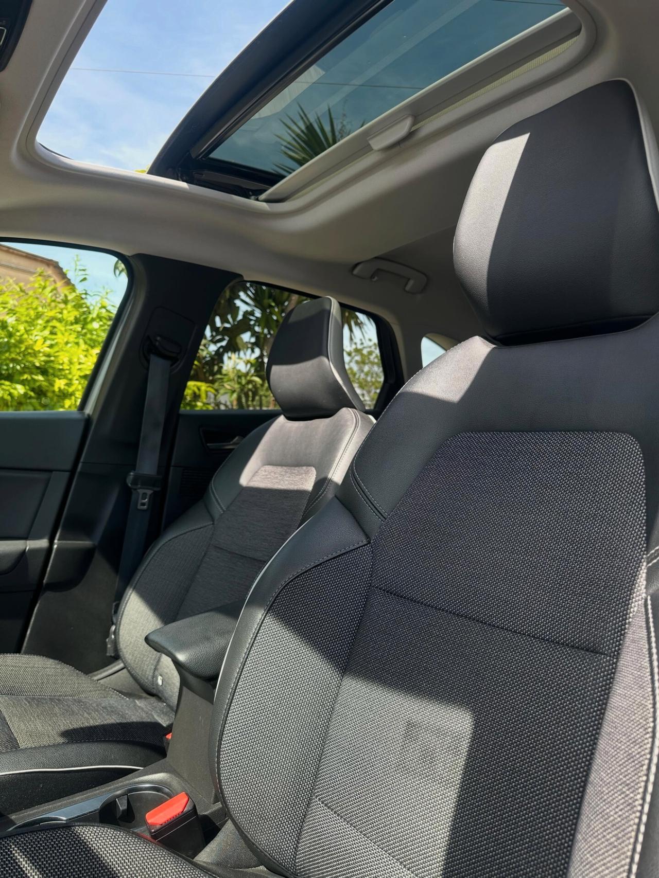 Renault Captur Plug-in Hybrid E-Tech 160 CV Initiale Paris