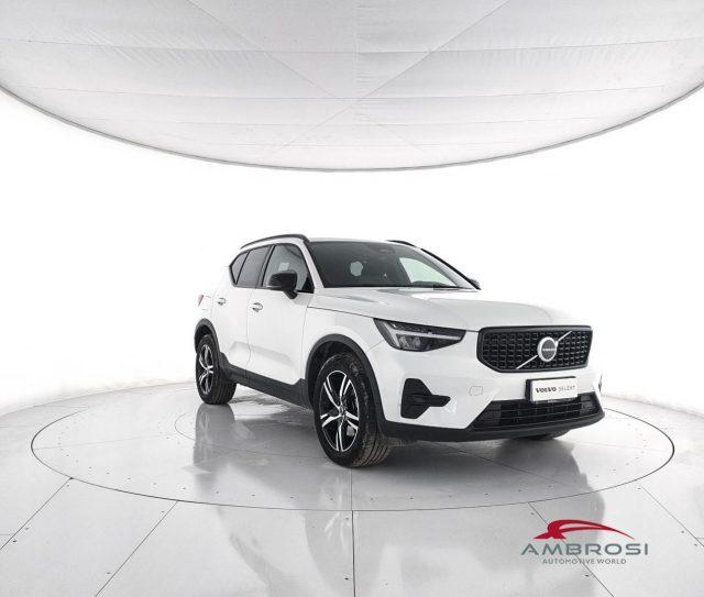 VOLVO XC40 B3 automatico Plus Dark