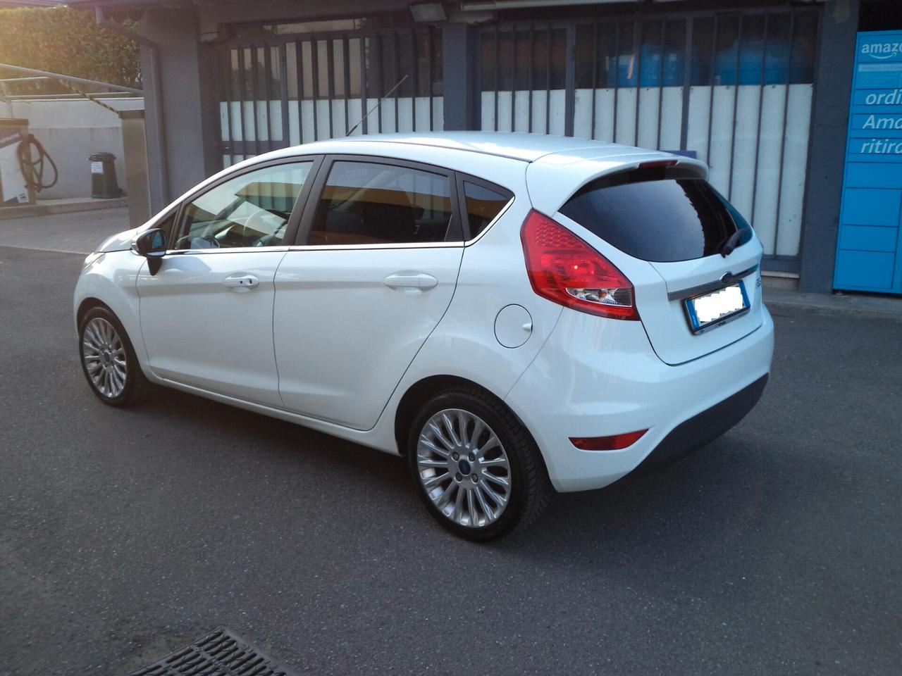 Ford Fiesta 1.4 5 porte Bz.- GPL Titanium AUTO DI PRIVATO IN CONTO VENDITA