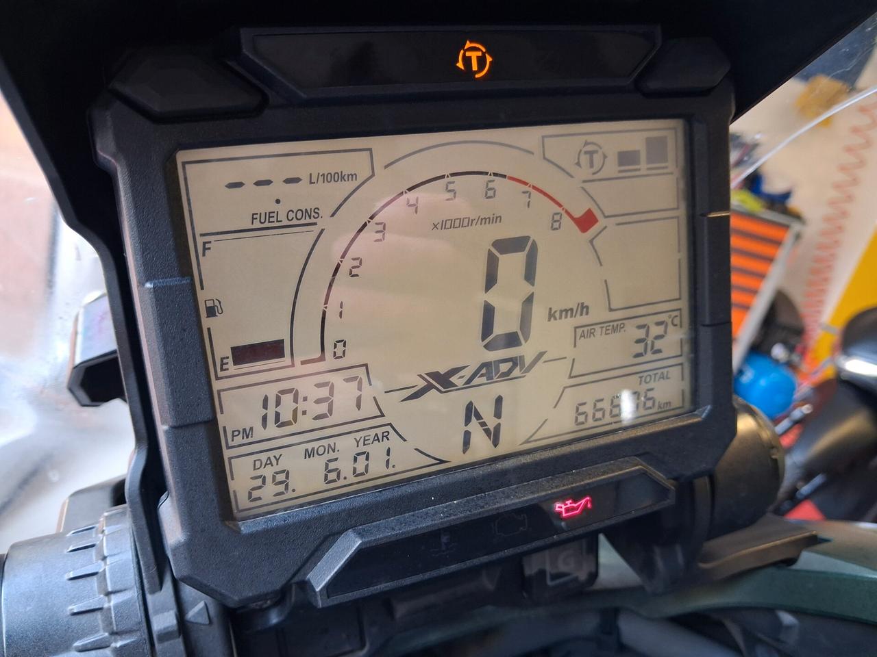 Honda X-ADV 750 ABS + TCS