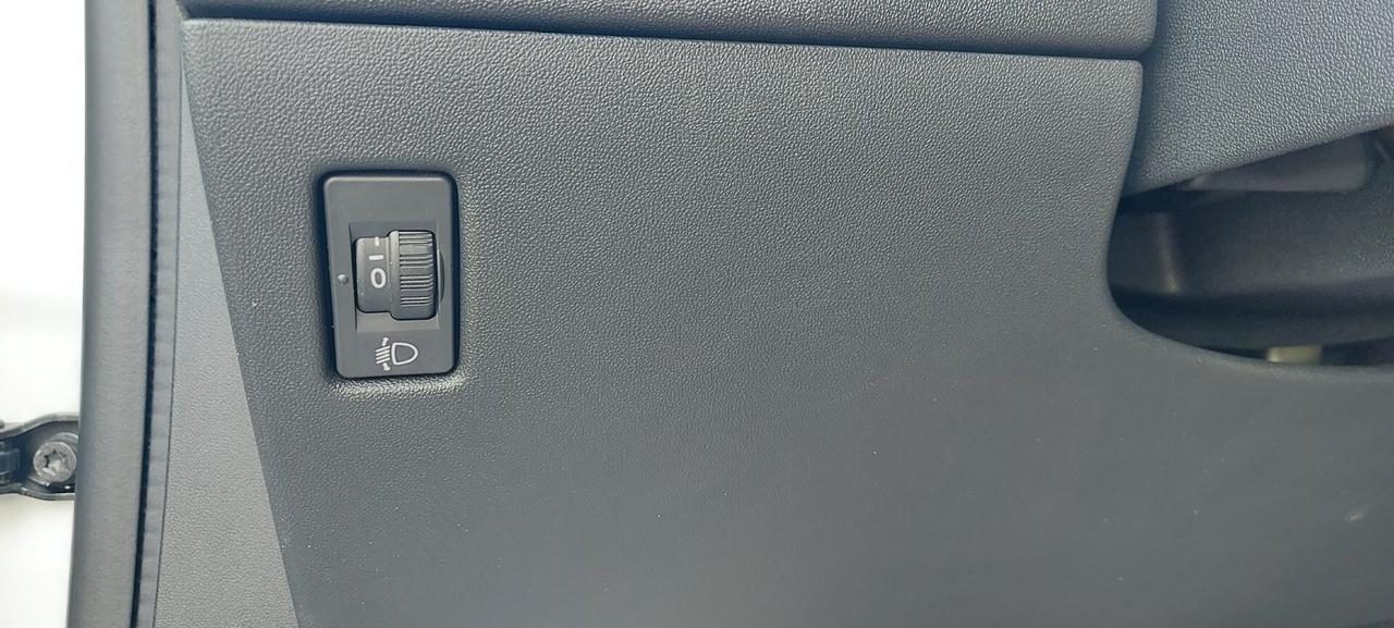 Peugeot 208 Business 1.6 BlueHDi 75cv - Radio Touch - USB/AUX - Guida Neopatentato -