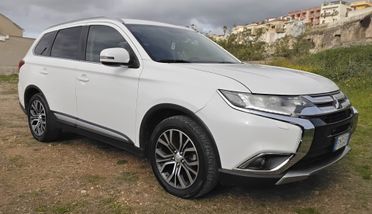 Mitsubishi Outlander 2.2 DI-D 4WD Instyle Plus SDA 7 posti
