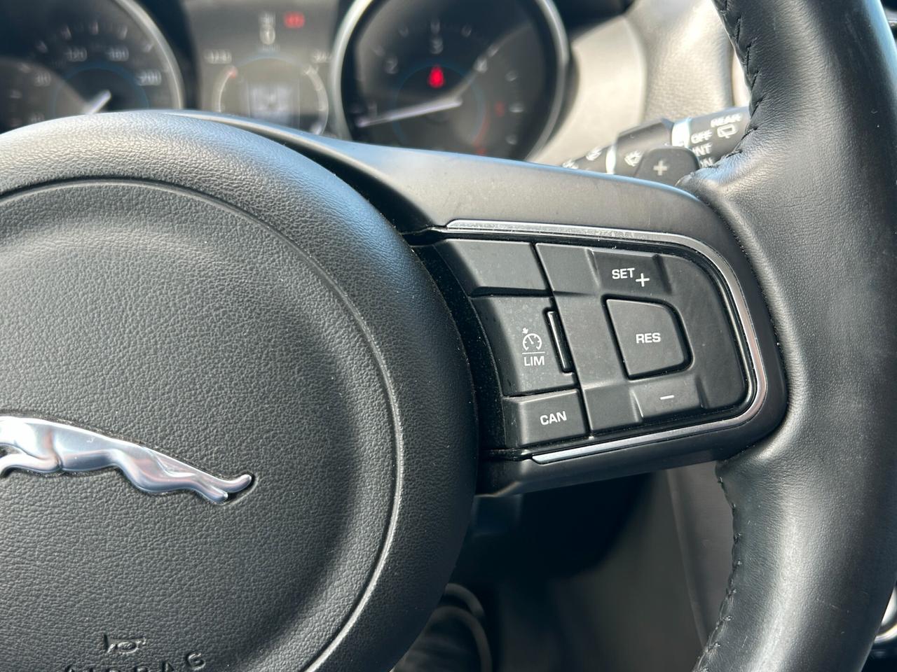 Jaguar F-Pace 2.0 D 180 CV AWD aut. Prestige