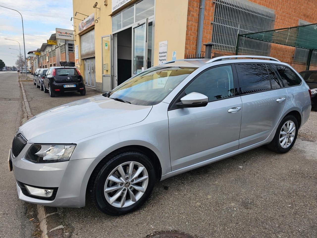 Skoda Octavia 1.6 TDI 105cv DSG Executive*Navi*Euro5*