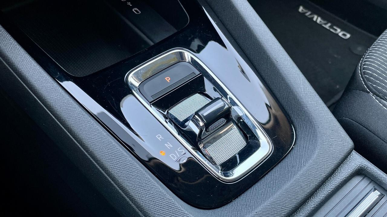 SKODA OCTAVIA 2.0 TDI EVO 115c V. COCKPIT
