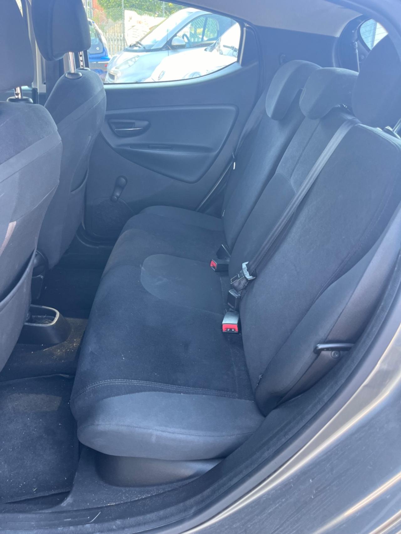 Lancia Ypsilon 1.2 GPL 69 cv 2014