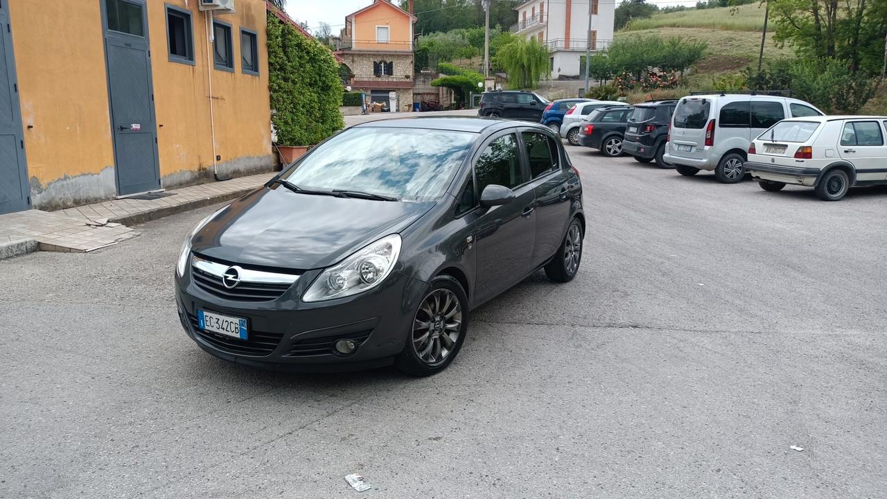 Opel Corsa 1.2 benzina GPL anno 2010 chilometri 170.000