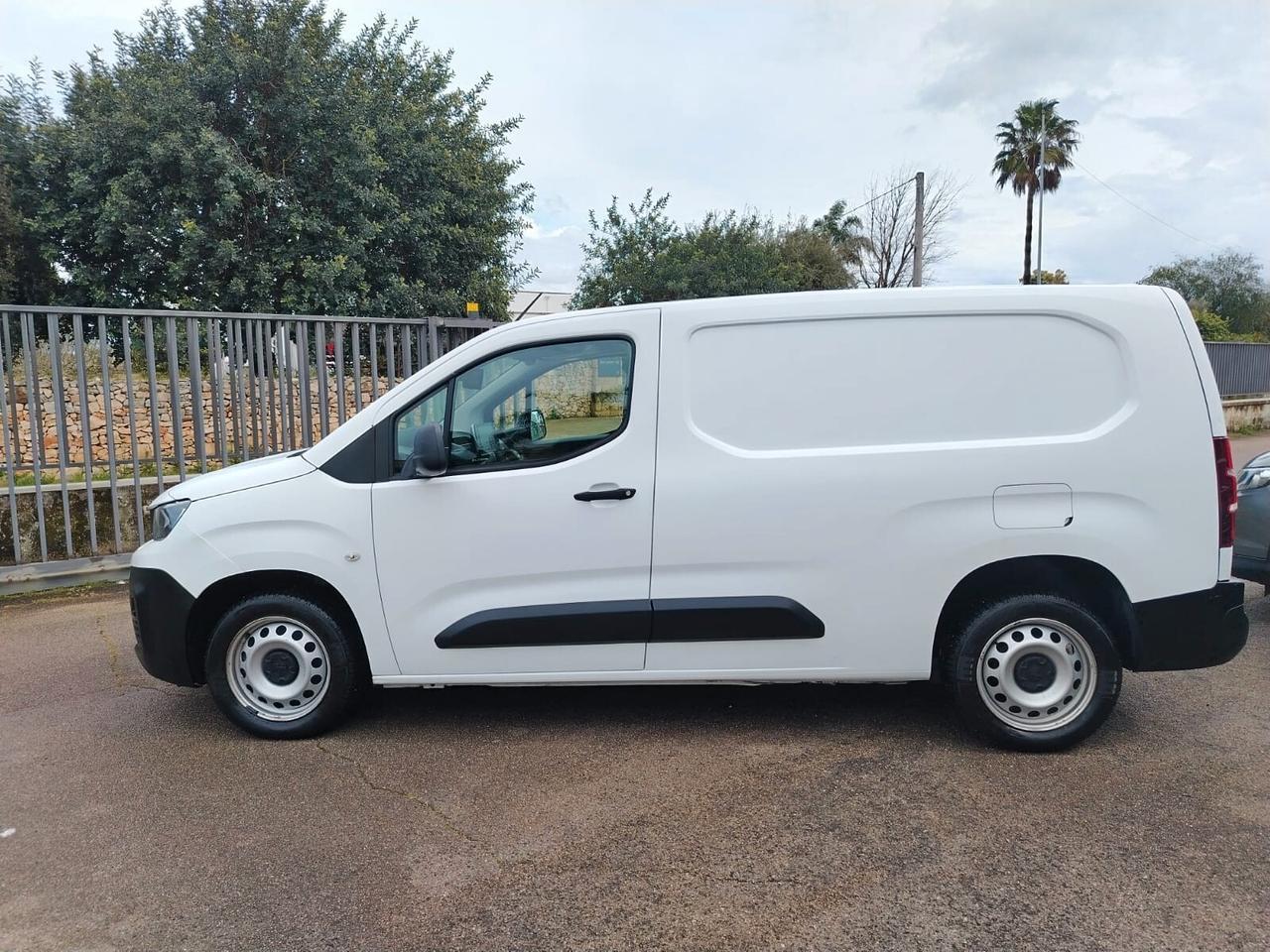 Peugeot Partner BlueHDi 100 Passo Lungo Asphalt