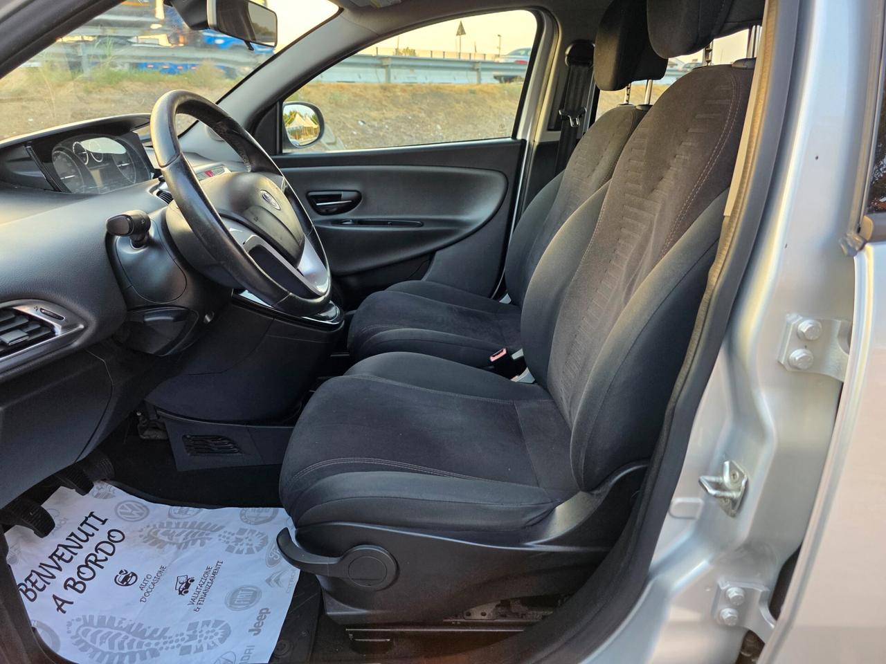 Lancia Ypsilon 1.2 69 CV 5 porte GPL Ecochic Silver