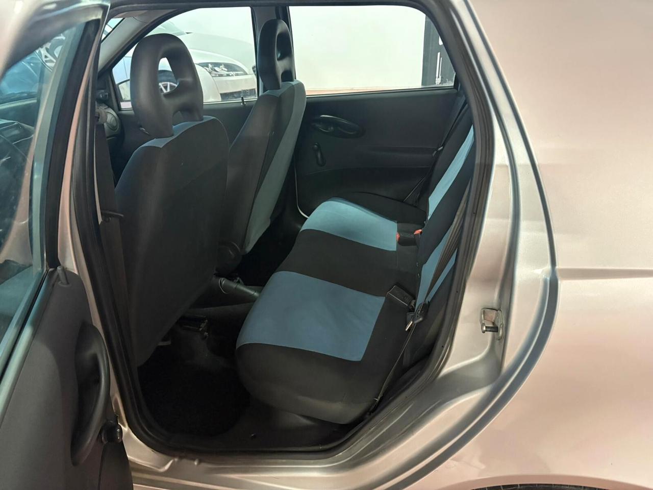 FIAT PUNTO serie 2 IMPIANTO METANO e benzina 1200 CV 60 PER NEOPATENTATI Km 202.404 certificati