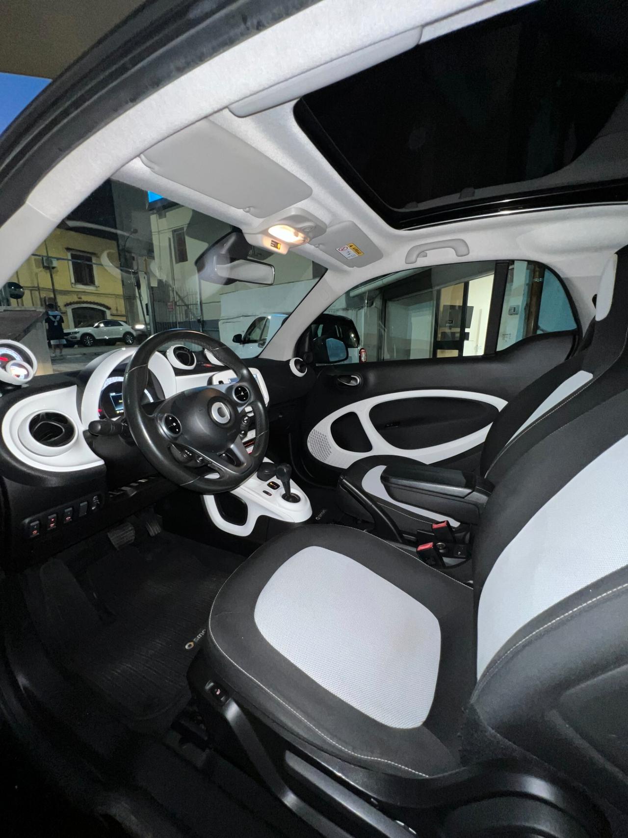 Smart ForTwo 1.0 71 cv Navi.Bracciolo-Cambio Automatico