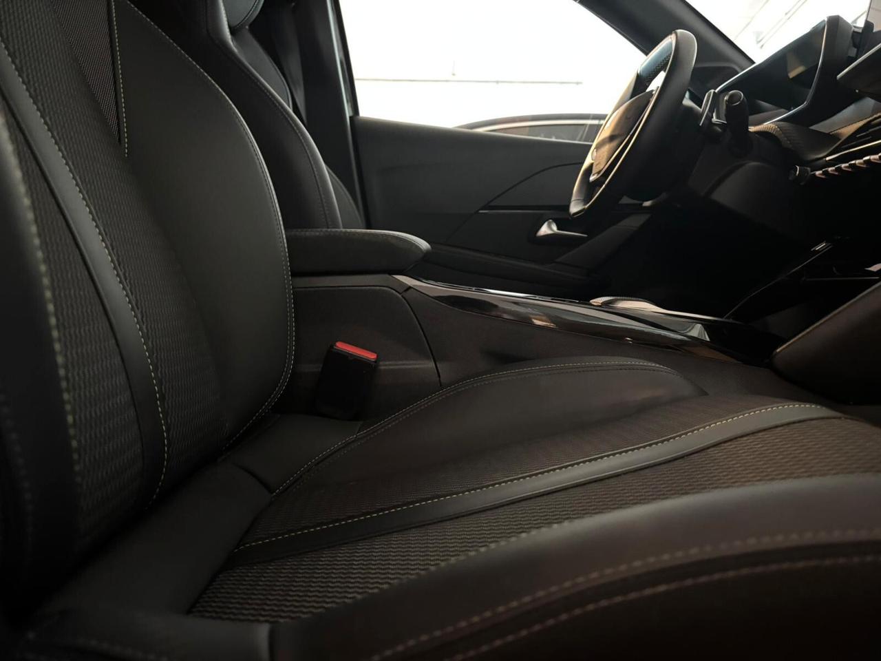 Peugeot 208 GT Hybrid 136 e-DCS6 SPOTICAR
