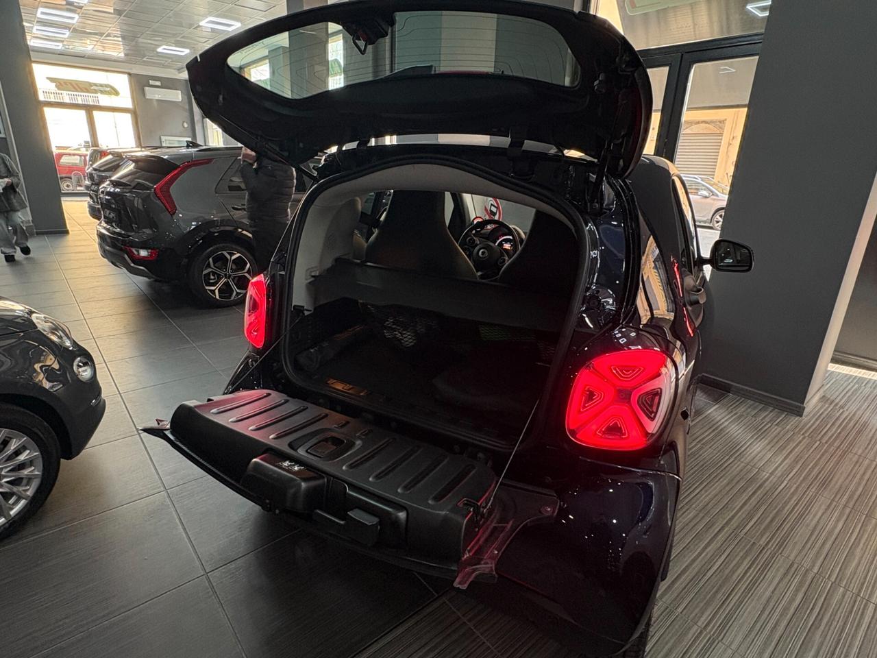 smart forTwo EQ Parisblue Prime 22kW ITALIANA